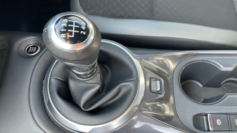 Nissan Juke 1.0 DiG-T 114 N-Connecta 5dr Petrol Hatchback